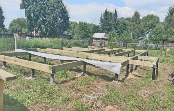 Фундамент и обвязка брус 150 на 100 мм