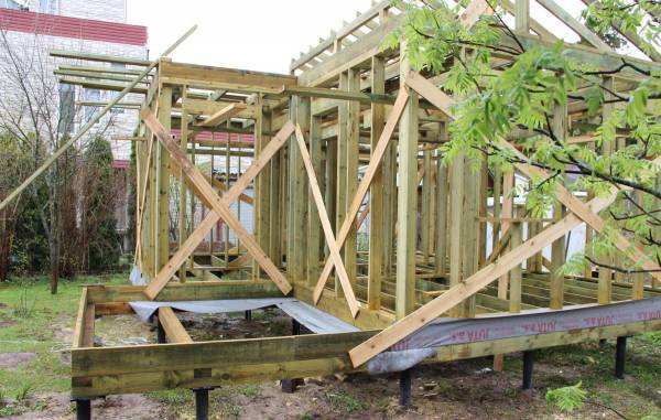 Все стойки каркаса обработаны НЕОМИД 430 ЭКО